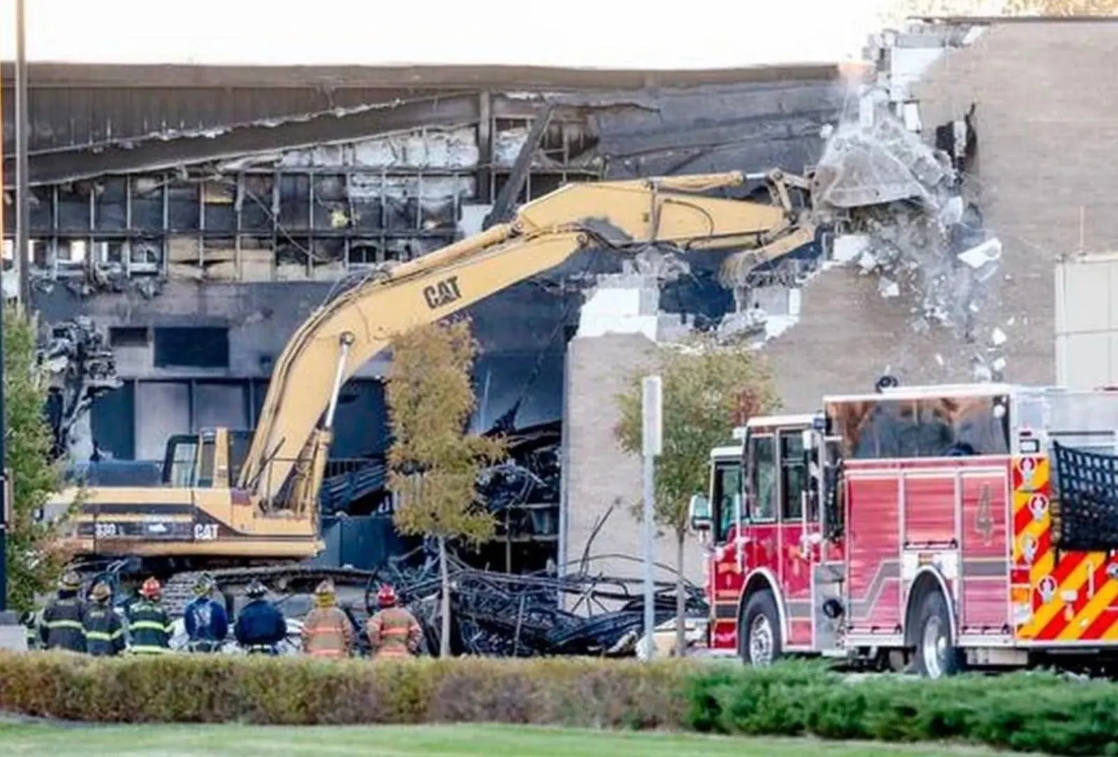 King Air crash into building